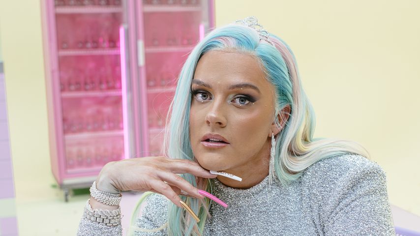 Twenty4Tim in seinem Musikvideo zu 'Bling Bling'