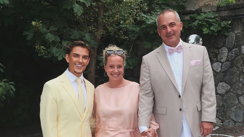 Influencer Twenty4tim mit seiner Mama Christina und ihrem Partner Sven, August 2025