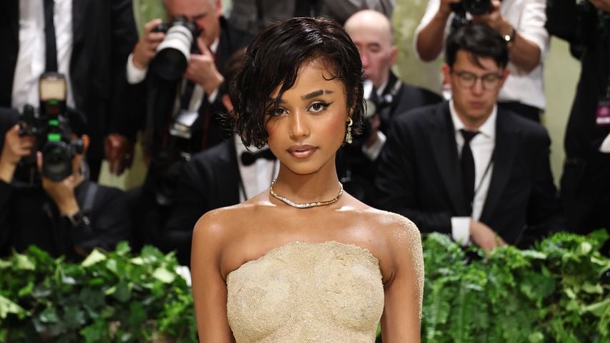 In einer Robe aus Sand: Tyla überzeugt bei Met-Gala-Debüt