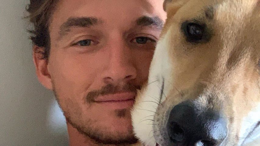 Tyler Cameron mit einem Hund, Januar 2020