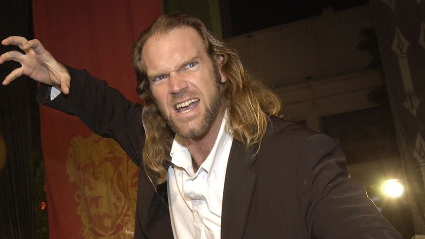 Bei der Premiere von "Harry Potter and the Chamber of Secrets" in Westwood posiert Tyler Mane am roten Teppich.