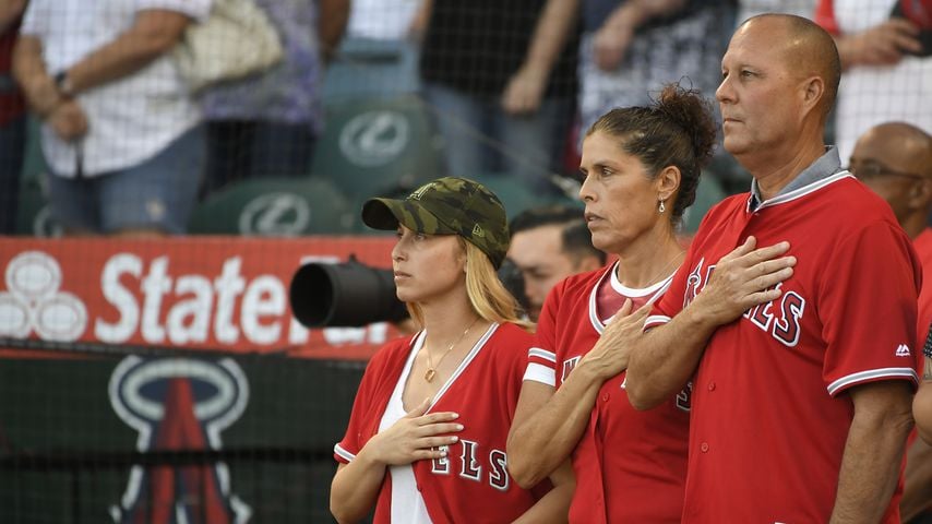 Tyler Skaggs Ehefrau Carli, seine Mutter Debbie Hetman und Stiefvater Danny Hetman