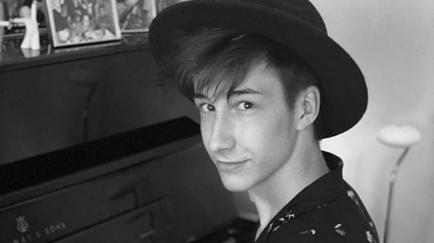 Tyler Terenzi am Klavier.