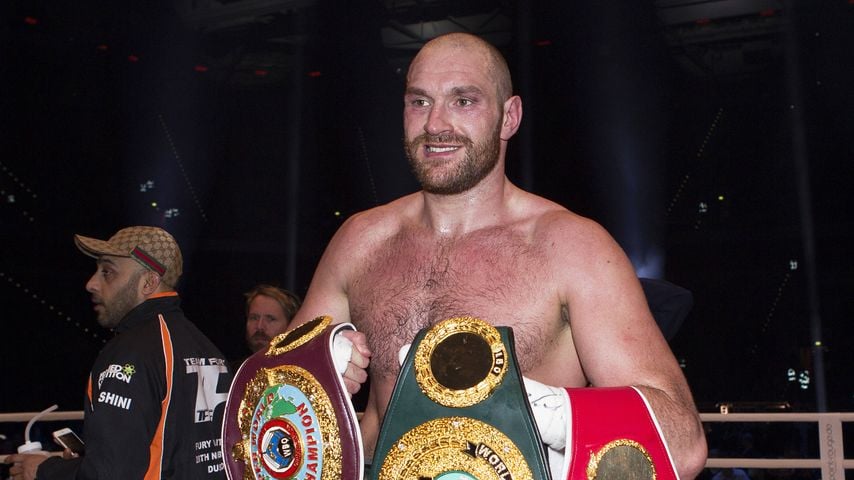 Tyson Fury feiert am 28. November 2015 in Düsseldorf seinen WM-Sieg gegen Wladimir Klitschko