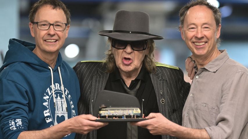 Udo Lindenberg mit Frederik und Gerrit Braun bei der Eröffnung des Miniaturzugs "Panik-Express" im Miniatur Wunderland Hamburg