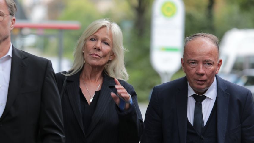Ulrike von der Groeben und Ulrich Klose bei der Beisetzung von Ulli Potofski, 2025