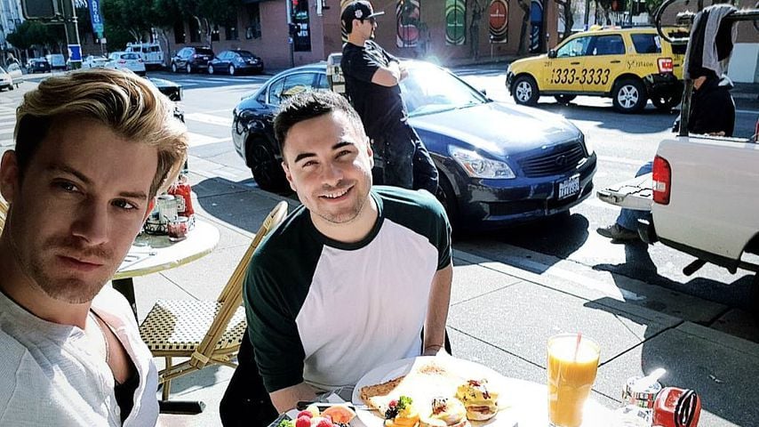 "Unter uns"-Star Lars Steinhöfel (rechts) und sein Partner Dominik