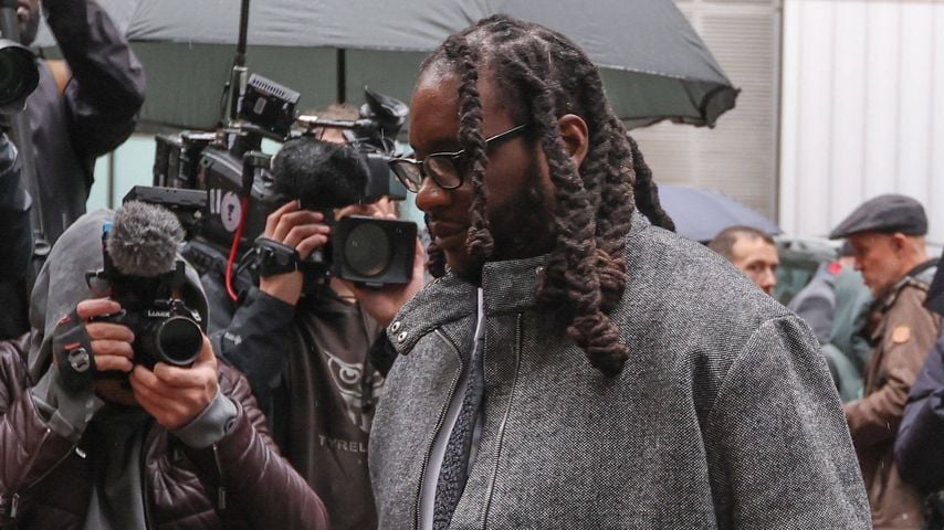 Omololu Akinlolu trifft zu einer Anhörung am Southwark Crown Court in London ein