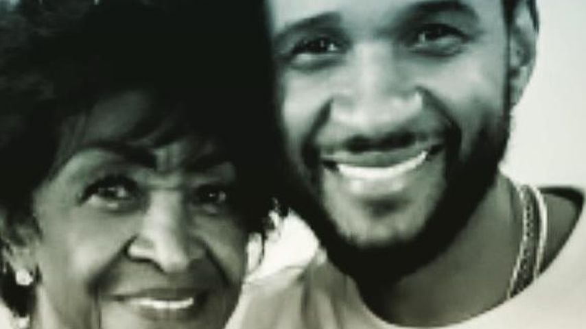 Usher mit seiner Großmutter