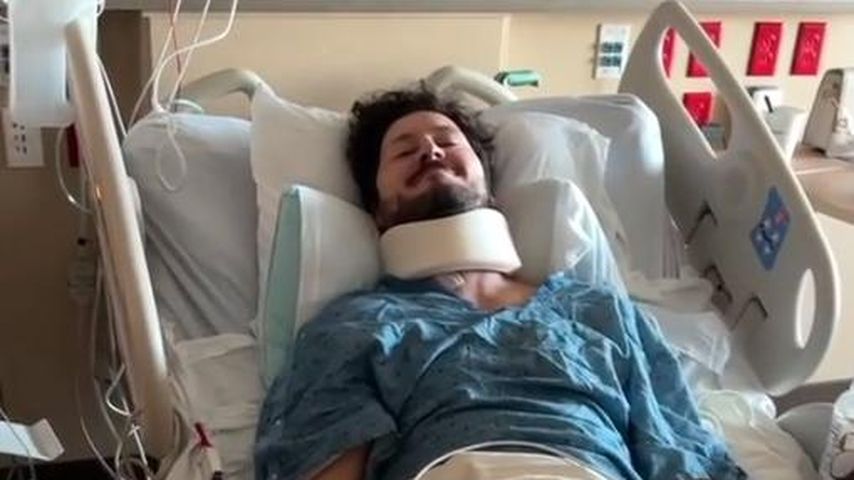 Valentin Chmerkovskiy zeigt Bilder seiner Halsverletzung