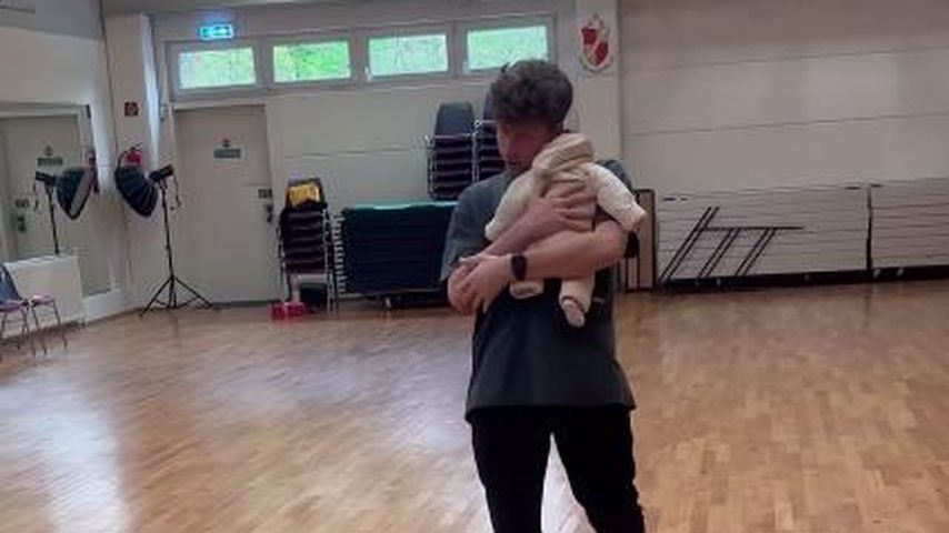 Valentin Lusin mit Tochter Stella, April 2024