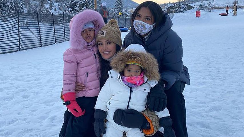 Vanessa Bryant mit ihren Töchtern Natalia Diamante, Capri Kobe und Bianka Bella im Schnee