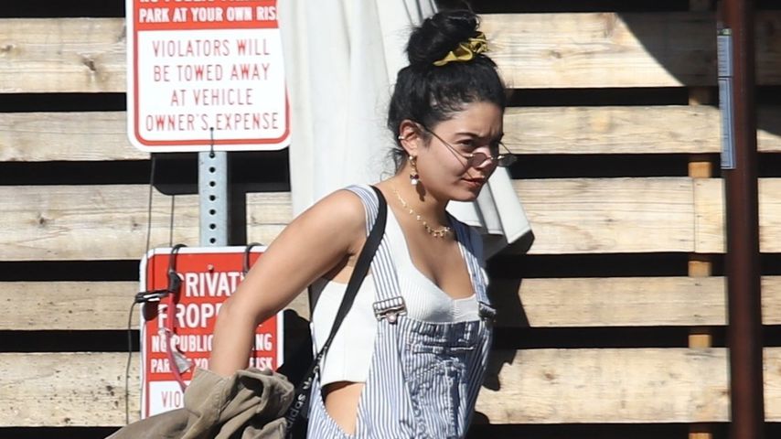 90s-Comeback! Vanessa Hudgens in Latzhose und Buffalos