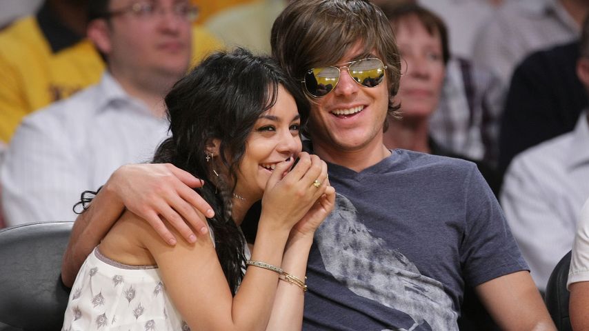 Vanessa Hudgens und Zac Efron bei einem Basketballspiel 2009