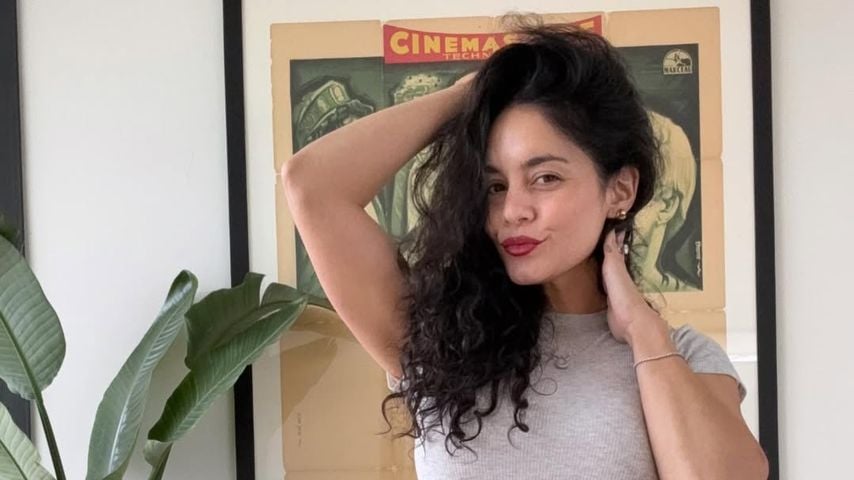 Vanessa Hudgens zeigt stolz, dass sie wieder in ihre Hosen passt.