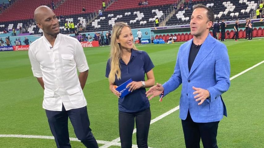 Vanessa Huppenkothen bei einem Interview während der WM 2022 in Katar