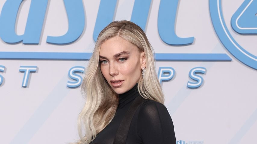 Schauspielerin Vanessa Kirby zeigt ihren Babybauch in Berlin