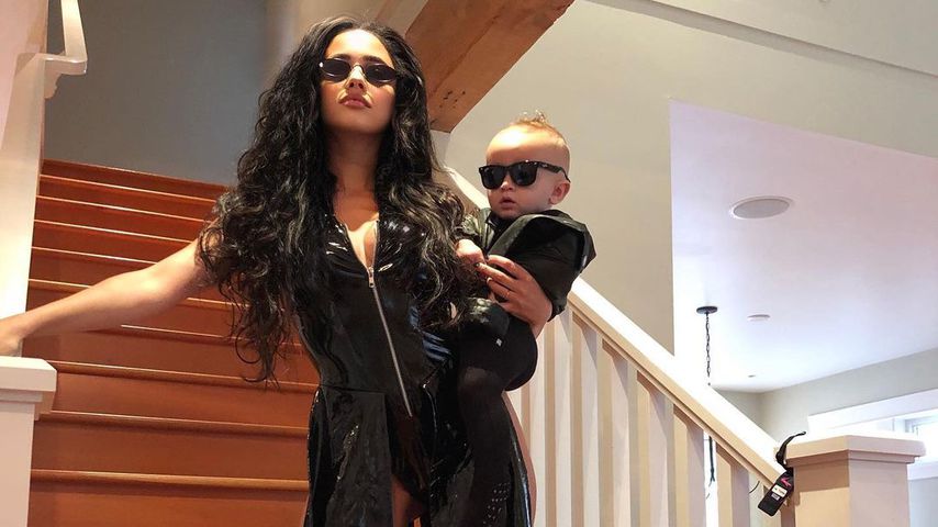 Vanessa Morgan und ihr Sohn River im Oktober 2021