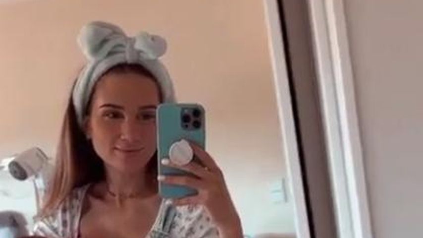 Vanessa von Couple on Tour mit Baby Liv auf dem Arm