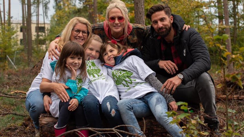 Vanessa Weber, Sarah Knappik und Sebastian Fobe bei ihrer "Plant for the Planet"-Aktion