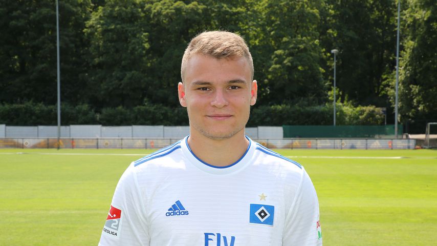 0,6 Promille & ohne Lappen: HSV-Spieler baut Autobahnunfall!