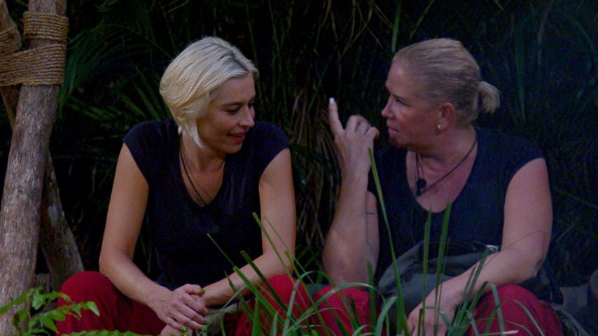 Verena Kerth und Claudia Effenberg im Dschungelcamp