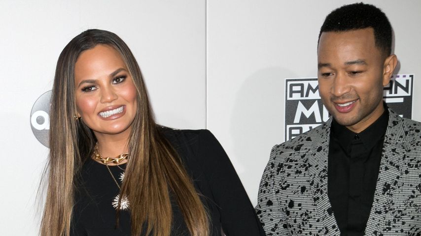 "Wir haben geübt": John Legend steht zu Chrissys Intim-Show