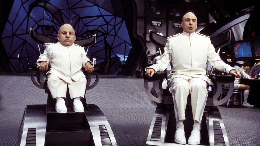 Verne Troyer und Mike Myers in "Austin Powers in Goldständer" 2002