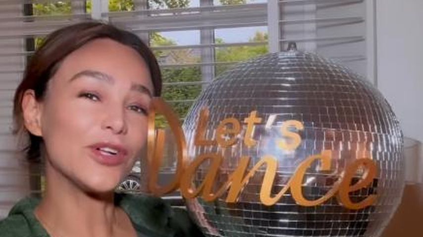 Verona Pooth mit dem "Let's Dance"-Pokal im Mai 2025