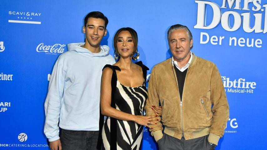 Verona, Diego und Franjo Pooth strahlen auf dem Blue Carpet
