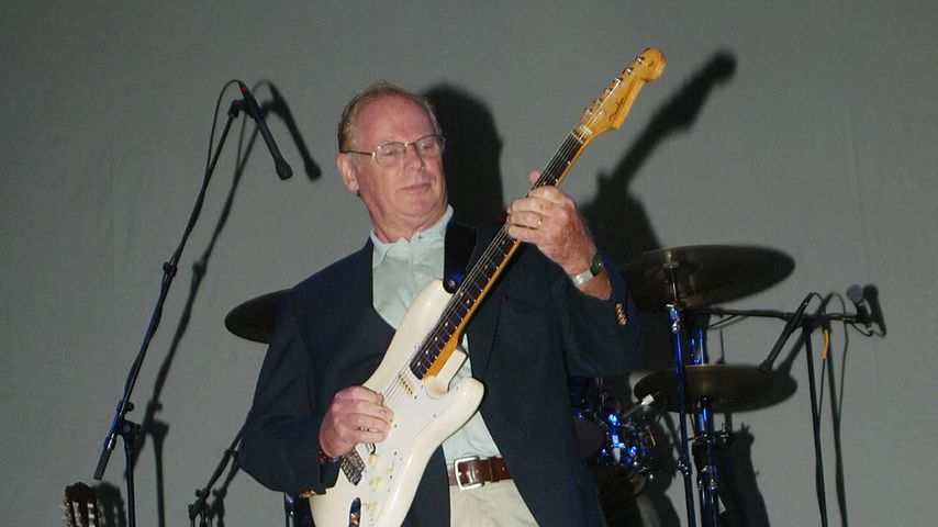 Vic Flick im Oktober 2002