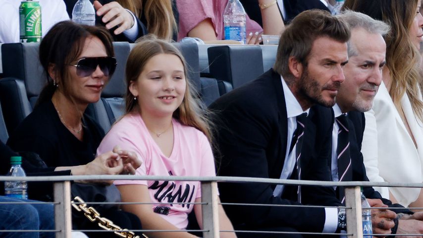 Victoria Beckham mit Tochter Harper und Ehemann David, April 2021