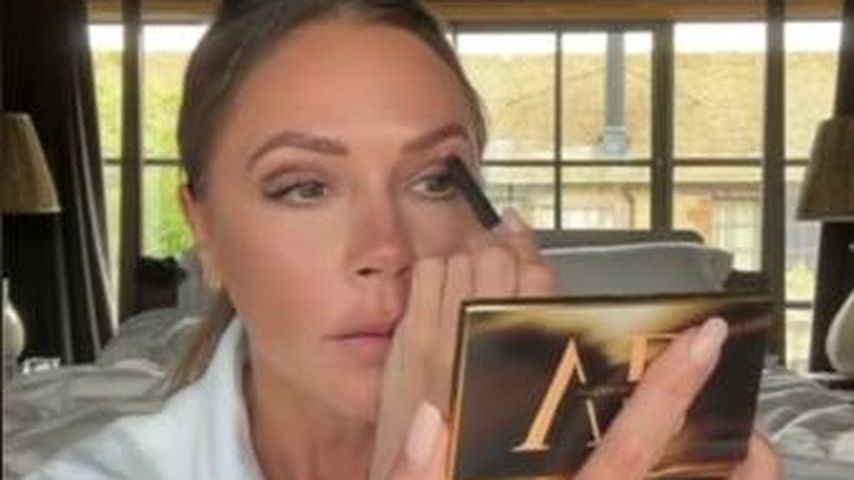 Victoria Beckham bei ihrer Schminkroutine