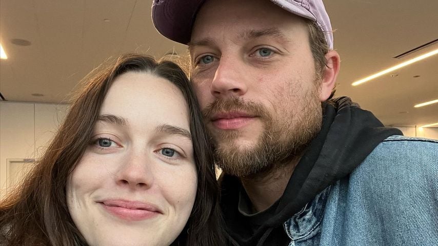 "Kein Geheimnis": Victoria Pedretti und Ethan sind verlobt