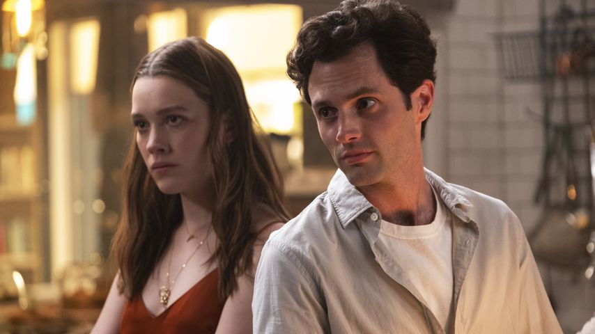 Victoria Pedretti und Penn Badgley in der Serie "You", Staffel 2