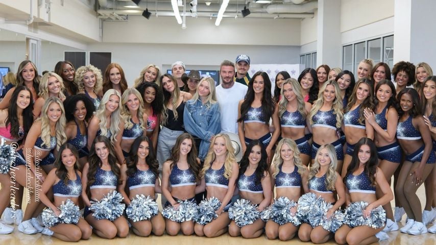 Victoria, Romeo, Harper, David und Cruz Beckham mit den Dallas Cowboys Cheerleaders