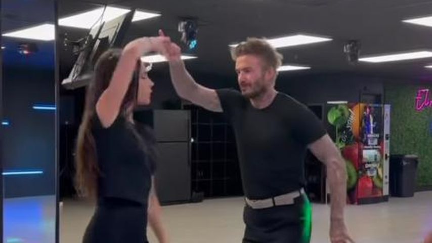 "Kämpfst du?": Victoria Beckham neckt David beim tanzen
