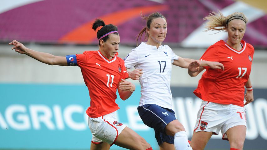 Viktoria Schnaderbeck, Gaetane Thiney und Sarah Puntigam 2014