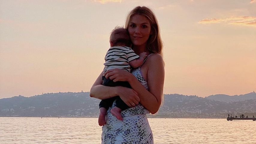Wie süß! Neu-Mama Viviane Geppert genießt Strandtag mit Baby
