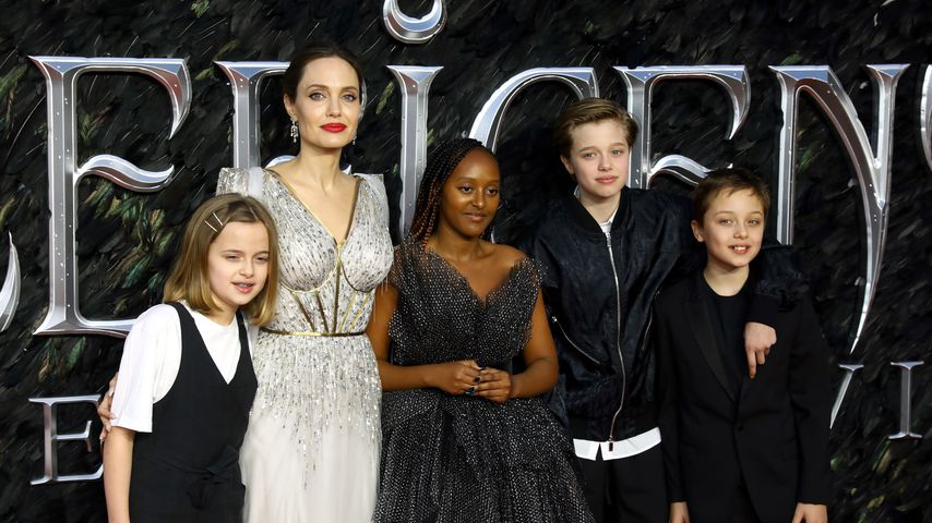 Angelina Jolie mit ihren Kindern Vivienne, Zahara, Shiloh und Knox in London