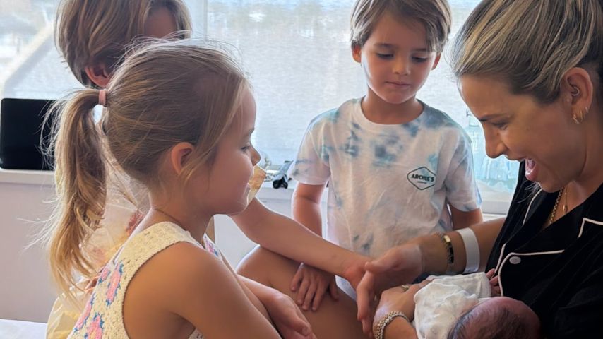 Vogue Williams mit ihren drei Kindern und ihrem neugeborenen Baby