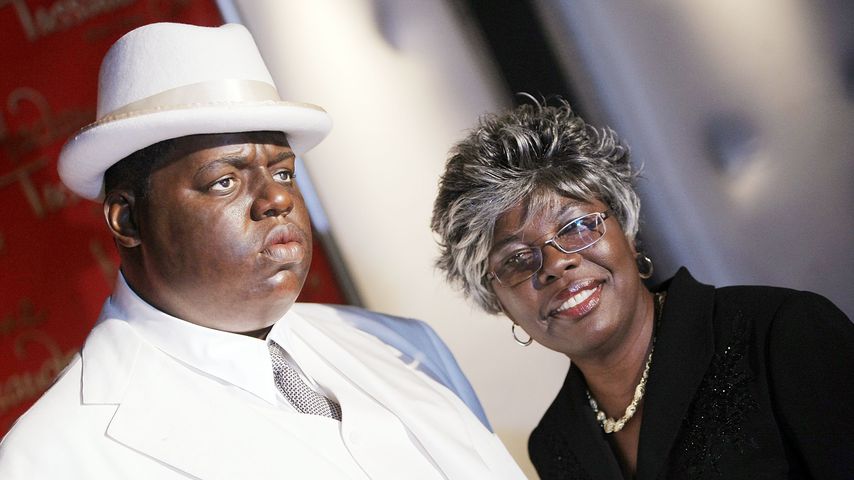 Voletta Wallace mit einer Wachsfigur ihres Sohnes Christopher Wallace ("Notorious B.I.G.")