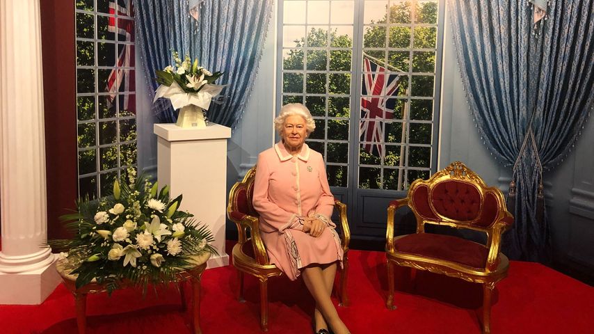 Fans können bei Queen Elizabeths Wachsfigur Abschied nehmen