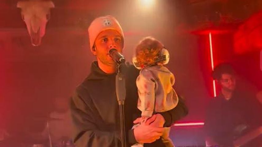 Luca und Christina Hänni legen auch während einer Tour Wert auf Familienmomente, November 2025.