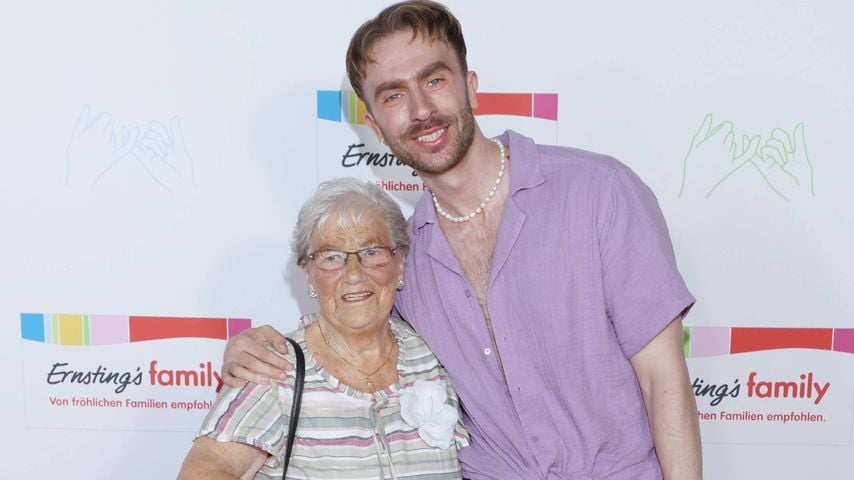 Waltraud Braeuss und Felix Nieder bei der Ernsting’s family Fashion Show HW 2026 im Empire Riverside Hotel in Hamburg