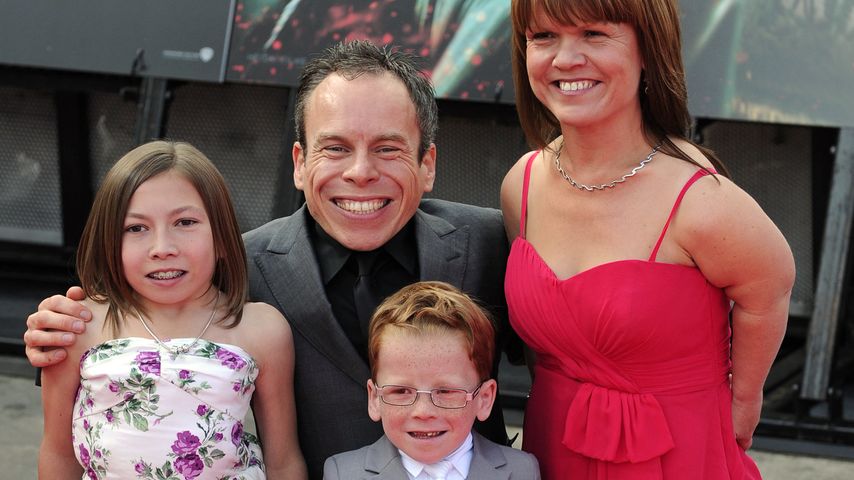 Warwick Davis, seine Frau Samantha und die gemeinsamen Kinder Annabel und Harrison im Juli 2011