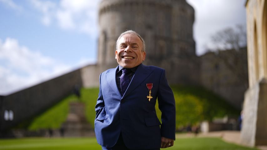 Durch Prinz William: Warwick Davis mit Ritterorden geehrt