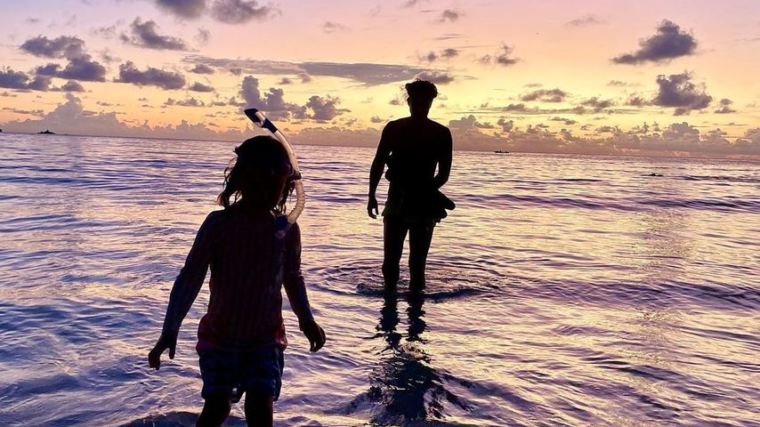 Wayne Carpendale mit seinem Sohn auf den Seychellen im November 2022