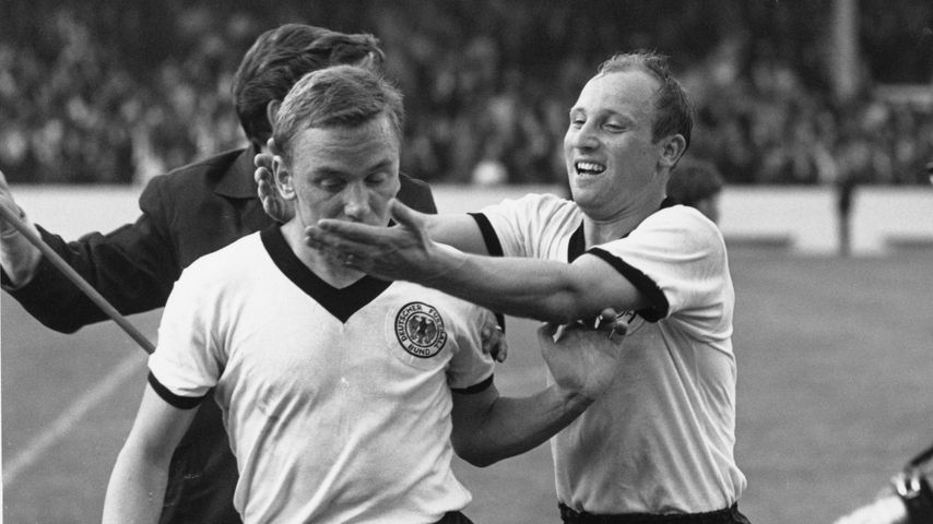 Werner Kramer und Uwe Seeler, Juli 1966