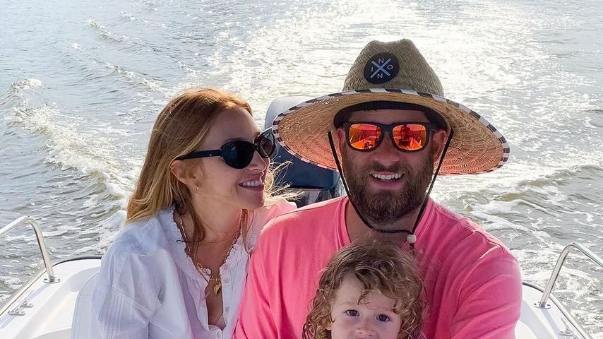 Whitney Port mit ihrem Mann und ihrem Sohn im Juli 2023